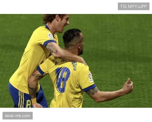 穆尼奥斯加盟助阵西甲劲旅，球队冲冠前景引关注