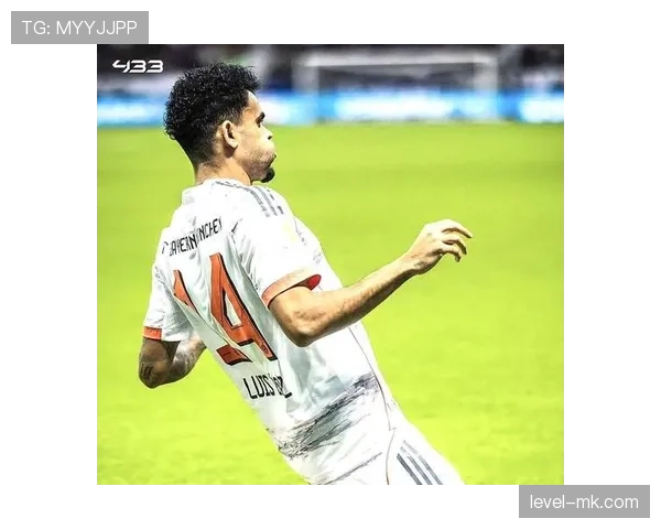 德甲新赛季启幕:黑白红荣耀全力备战,剑指冠军新篇章 德甲新赛季启幕:黑白红荣耀全力备战,剑指冠军新篇章