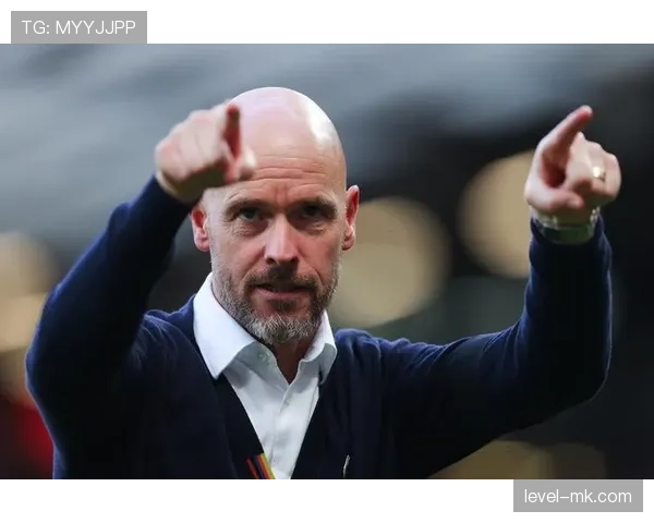 滕哈赫战术革新持续推进,重塑球队竞争力与进攻风格成焦点 滕哈赫战术革新持续推进,重塑球队竞争力与进攻风格成焦点