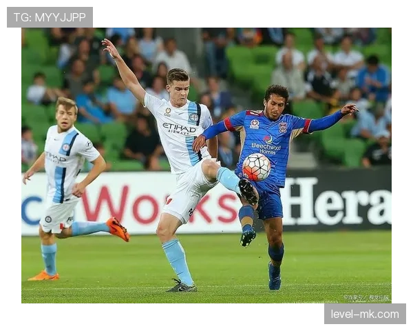 激烈对决表现稳健,球场赛事回顾精彩瞬间尽收眼底 激烈对决表现稳健,球场赛事回顾精彩瞬间尽收眼底