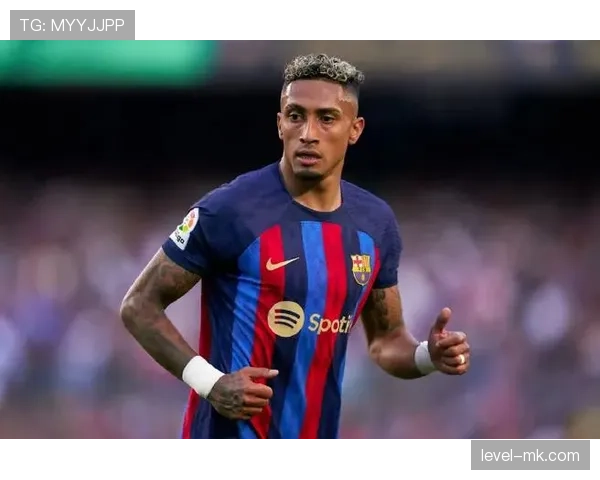 登贝莱与拉菲尼亚边锋竞争战术角色与终结效率解析